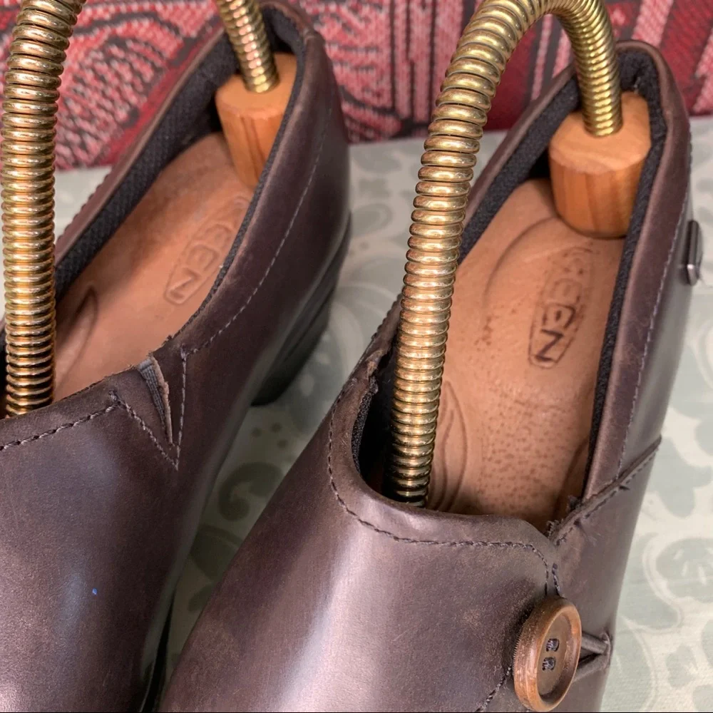 Keen Mora Button Slip On Clogs Size 5
